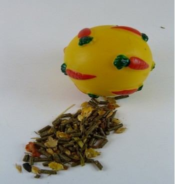 Product: Speelbal met voer Product: Speelbal met voer
